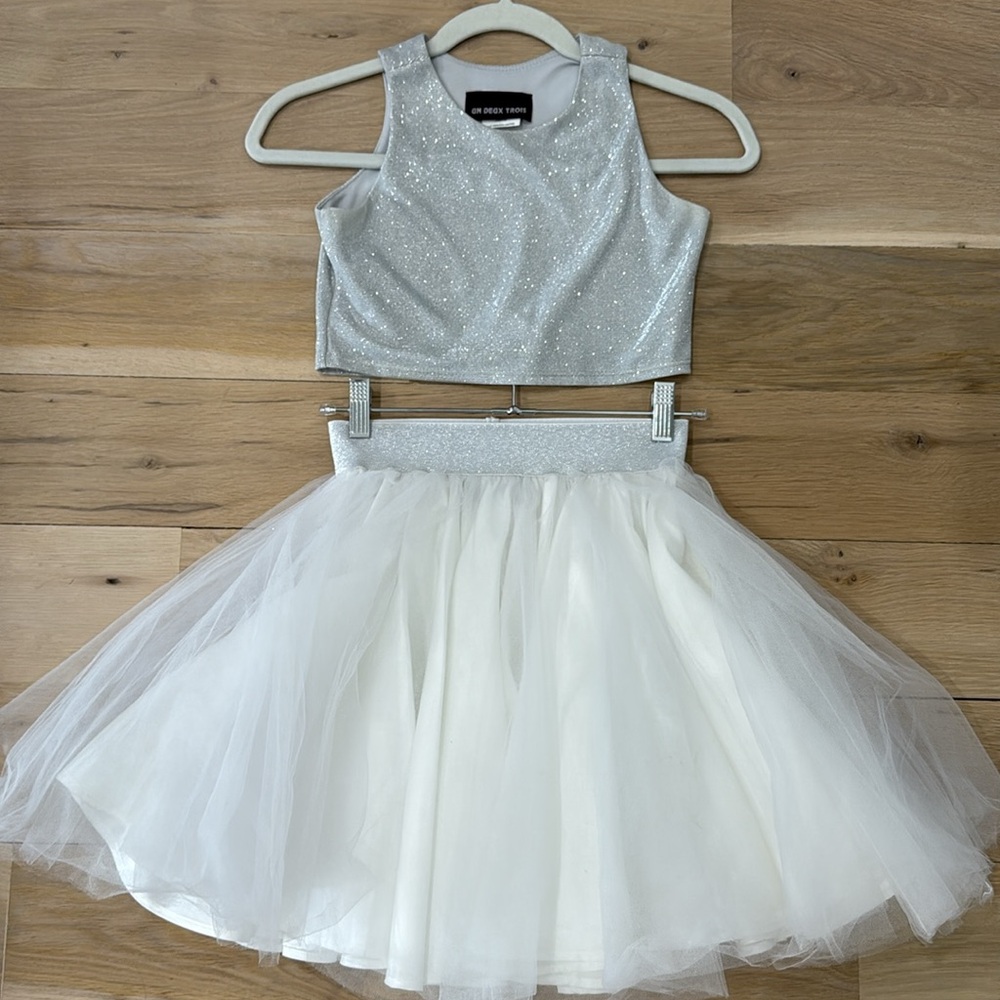 Un Deux Trois White Tulle and Silver Glittery 2-Piece Dress Size Large (12-14)